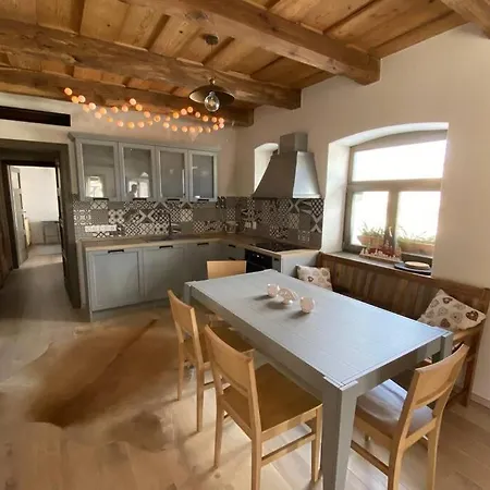 Biely Domcek Devicie