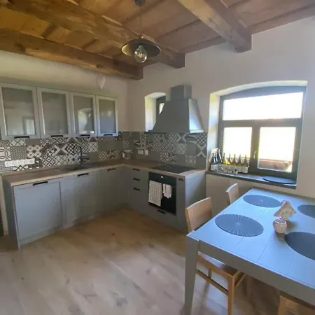 Biely Domcek Dom wakacyjny Devicie