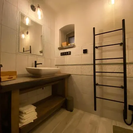 Biely Domcek Devicie