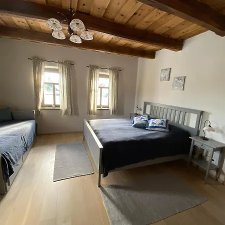 Biely Domcek * Devicie