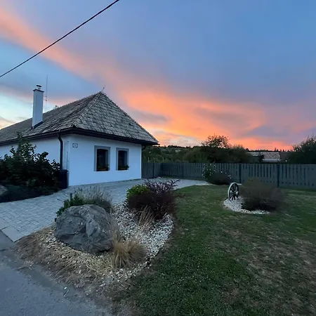 Biely Domcek Devicie