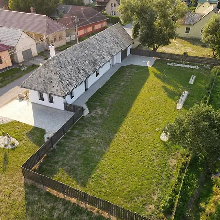 Biely Domcek Devicie