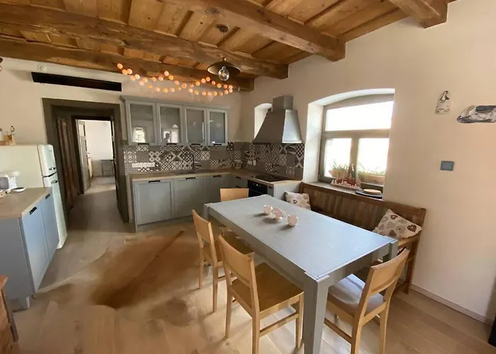 Biely Domcek Devicie