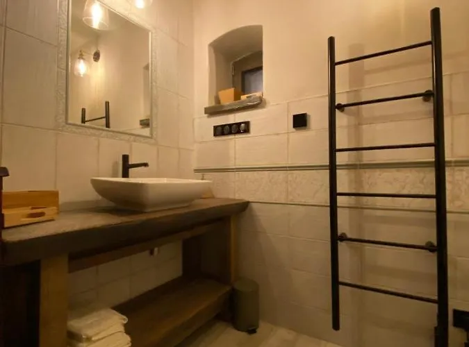 Biely Domcek Devicie