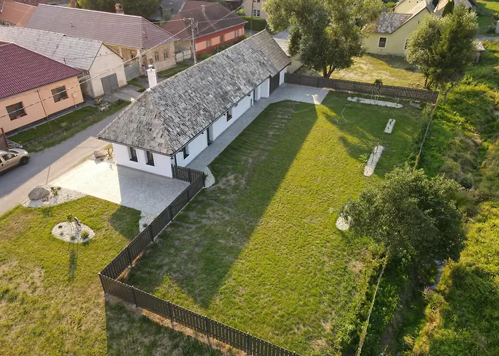 Biely Domcek Devicie